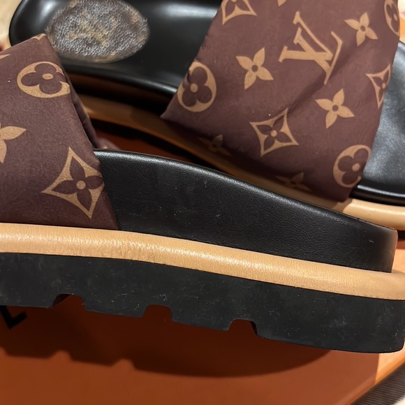 Louis Vuitton Pillow Slide - Picture 11 of 14